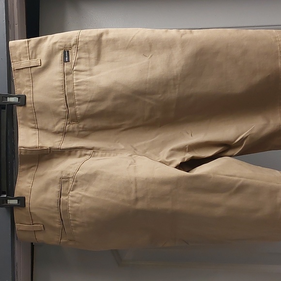 Volcom Shorts  Sz 36 NWOT    BUTTON MISSING - Picture 5 of 12